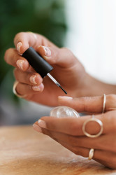 Manucure complète avec pose de vernis gel  